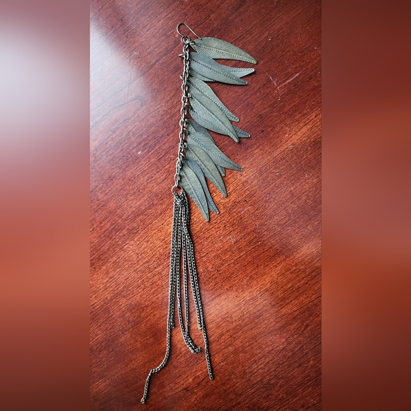 Single vintage metal feather earring in bronze - Picture 5 of 6